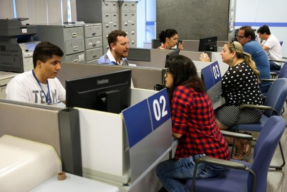 A comunicação prévia ao banco era exigida apenas com um dia útil de antecedência e para valor igual ou acima de R$ 100 mil - Marcelo Camargo/Arquivo Agência Brasil