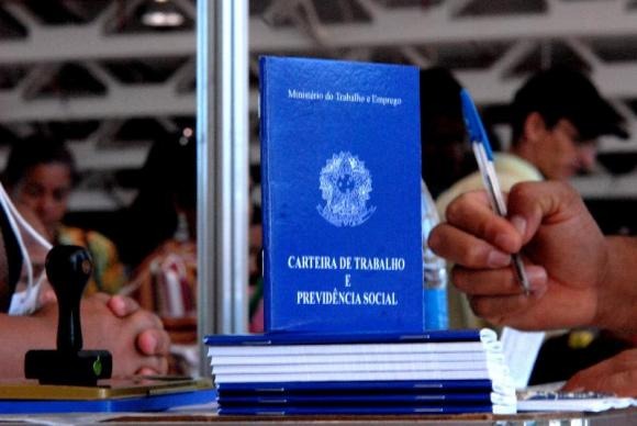 Dados do Caged já consideram as novas formas de contratação estabelecidas na reforma trabalhista -Marcello Casal Jr/Arquivo Agência Brasil