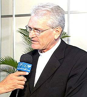 O secretário-geral da CNBB, Dom Leonardo Ulrich Steiner, afirma que a frase não traz constrangimento aos que não creem