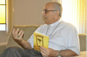 Aos 75 anos, Dom Redovino lança o 8º livro em Dourados