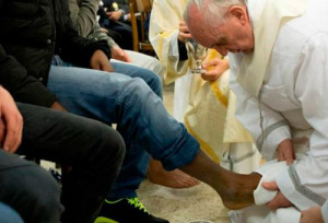 Papa Francisco lavará os pés de doze idosos e deficientes físicos na Quinta-feira Santa