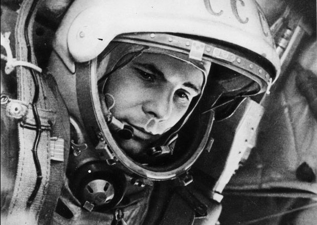 Há 50 anos, homem chegava ao espaço pela 1ª vez e fazia história O astronauta Yuri Gagarin, primeiro homem a alcançar o espaço, em 1961. (Foto: alldayru.com / via ESA)