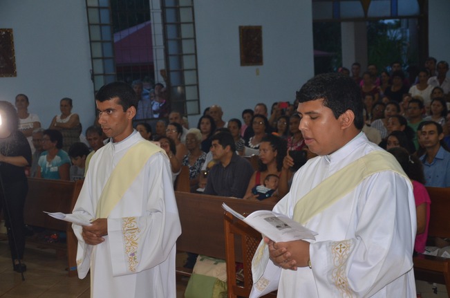 Padre Marcos e padre Adriano, da direita para a esquerda, respectivamente. Foto: Estanislau Sanabria/RC