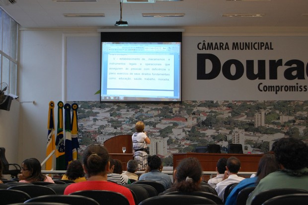 A Prof ª.Drª.Amélia Leite de Almeida - Psicopedagoga e Doutora  em Educação Especial fez a leitura do Projeto