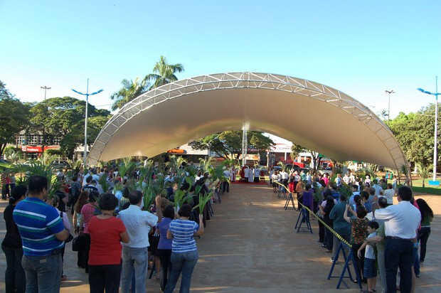 Os ramos utilizados pelos fiéis durante a celebração deste domingo simbolizam a acolhida dos cristãos na cidade santa e que serão queimados e utilizados na missa da Quarta-feira de Cinzas do próximo ano. *Foto: Estanislau Sanabria*