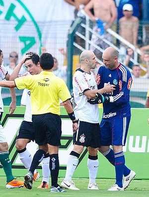 Alessandro causou polêmica no último clássico no
Pacaembu (Foto: Marcos Ribolli/Globoesporte.com