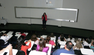 Apresentação do projeto aos pais de alunos no auditório EIC