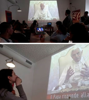 Fiéis assistem à participação de Bento XVI em programa da televisão pública italiana. O Papa respondeu a perguntas sobre a fé e o mundo atual