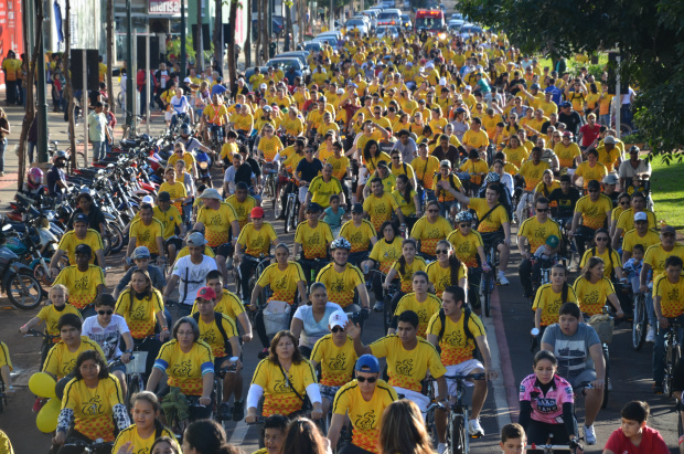 2° 'Pedal Cristo' reúne centenas de ciclistas em Dourados