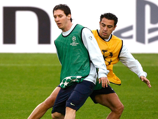 Sem Iniesta, Messi e Xavi serão os responsáveis pela criatividade no ataque do Barça (Foto: Reuters)