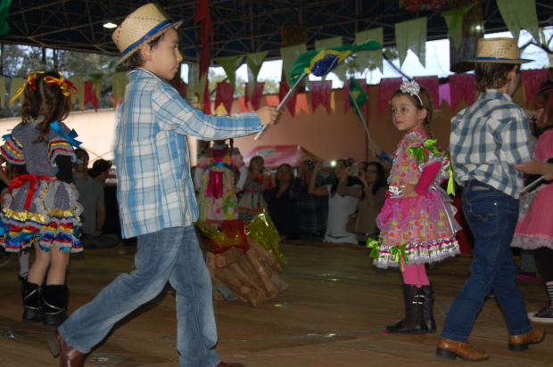 Grande público prestigia tradicional festa Junina da EIC