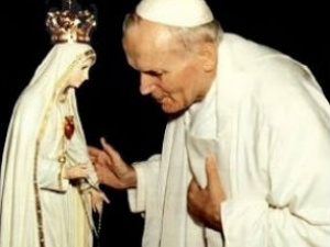 A devoção de JPII à Nossa Senhora também se expressou quando consagrou o mundo ao Imaculado Coração de Maria, em 25 de março de 1984.