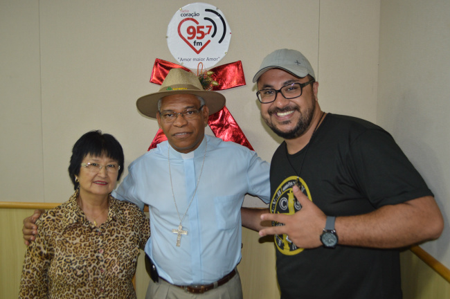 Bete, Dom Henrique e Padre Jander. Foto: Gabriel Fernandes