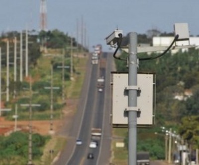 Penalidades vão de perda nos pontos da CNH até suspensão no direito de dirigir - Crédito: Alcides Neto