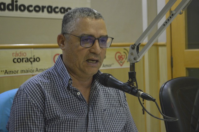 O empresário douradense Osmar Rodrigues Caires, que exerceu o cargo de diretor executivo e atualmente é membro do conselho curador da F.T.M.(Fundação Terceiro Milênio) entidade mantenedora da Rádio Coração FM