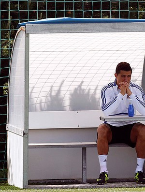 Cristiano Ronaldo cabisbaixo em treino do Real na
última segunda: esperança para virada (Reuters)