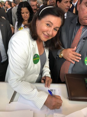 Foto: DivulgaçãoEm Brasília, prefeita Délia Razuk assinou termo de adesão de Dourados ao programa Internet para Todos
