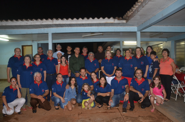 Equipe de diretoria da Fundação Terceiro Milênio (FTM) com funcionários. Foto: Estanislau Sanabria