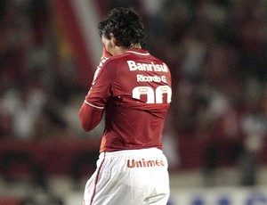 O campeão foi eliminado no Beira-Rio (Foto: EFE)