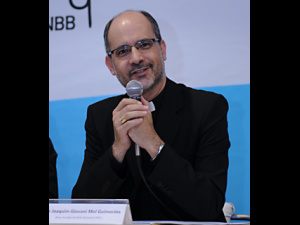 Bispos falam sobre julgamento da união homoafetiva no STF Bispo Auxiliar de Belo Horizonte (MG), Dom Joaquim Guimarães, fala sobre o tema da união homoafetiva