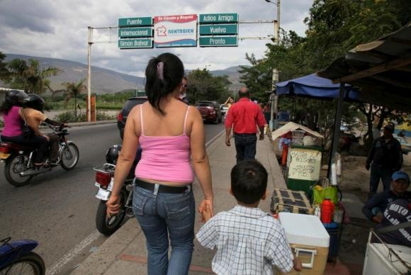 Em busca de uma vida melhor, milhares de venezuelanos têm cruzado as fronteiras com os países vizinhosFoto: UNHCR/Boris Heger/Nações Unidas