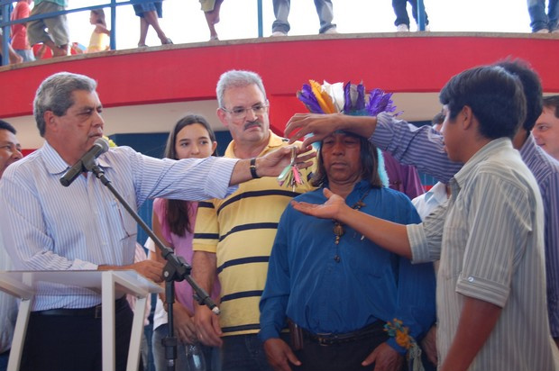 Governador entrega as chaves da vila 