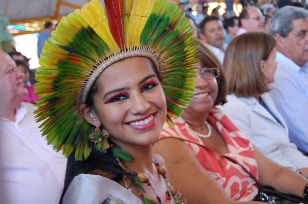 A terena Suzeth Martins Freitas, de 18 anos, moradora na aldeia Jaguapiru, miss indígena 2011