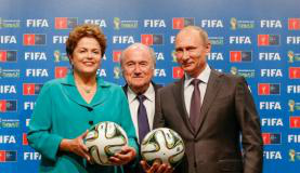 Presidenta Dilma Rousseff entrega simbólica da Copa do Mundo do Brasil para a Rússia Roberto Stuckert/Presidência da República