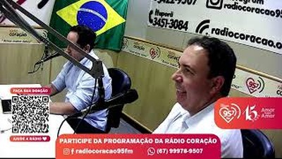 Henrique Sartori,  Secretário de governo juntamente com o assessor de comunicação da prefeitura,  Ginez Cesar, no estúdio da Rádio Coração FM, em Dourados.