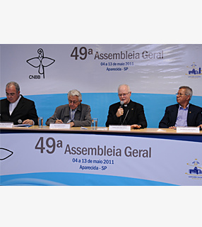 A coletiva foi conduzida pelo porta-voz da Assembleia, Dom Orani João Tempesta 