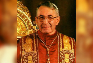 Cardeal Bertone afirma que importante passo para a beatificação de João Paulo I poderia ser dado em setembro