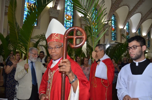 Dom Henrique preside Missa de Ramos na catedral