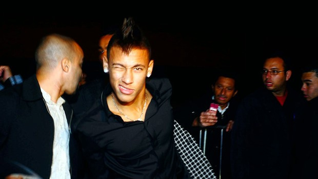Neymar chega ao Prêmio Paulistão 2011: ele é o craque do campeonato (Foto: Marcos Ribolli / Globoesporte.com)