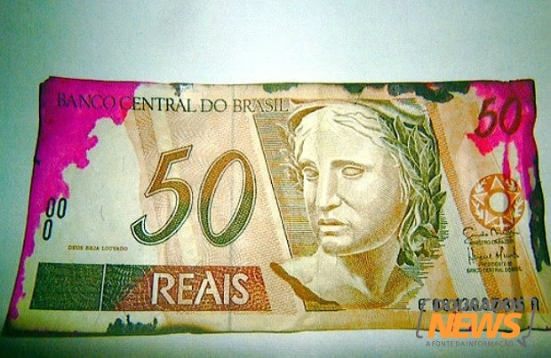 Notas manchadas devem ser devolvidas aos bancos para analise - Foto: Divulgação