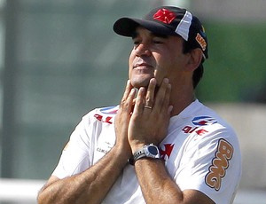 Ricardo Gomes quer seu time mostrando muita
seriedade (Foto: Jorge Wiliam / Agência O Globo)