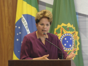 Presidente Dilma incentivando os empresários a investirem no Brasil em 2013.