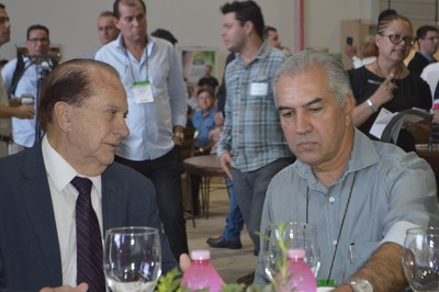  José Haroldo Gallassini, presidente da Coamo com o governador do Estado de Mato Grosso do Sul Reinaldo Azambuja.