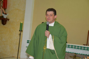 Padre Junior, diretor espiritual da rádio Coração FM