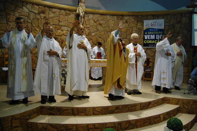 Padres Salesianos concederam aos fiéis uma bênção especial. Foto: Gilberto Xavier