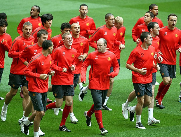 No palco da batalha, os Diabos Vermelhos se preparam para o duelo final (Foto: EFE)
