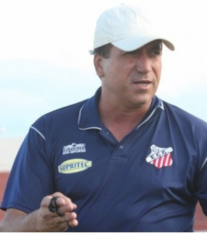 Comercial, do técnico Amarildo Carvalho, decide futuro no Estadual contra o Chapadão. (Foto: Divulgação) 