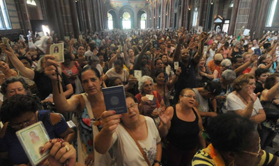 Milhares de devotos pedem emprego e bênçãos a São José, na paróquia dedicada ao Santo, em BH. Foto: Túlio Santos/EM/DA Press