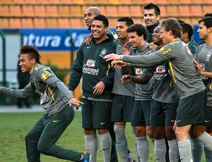 Jogadores da Seleção se divertem durante treino
da Seleção Brasileira (Foto: Reuters)