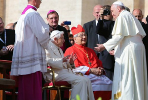 Papa Francisco celebra encontro de idosos e avós no Vaticano e pede lutar contra a cultura do descarte
