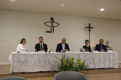 Representantes das organizações na mesa de abertura. Foto: Comunicação CNBB