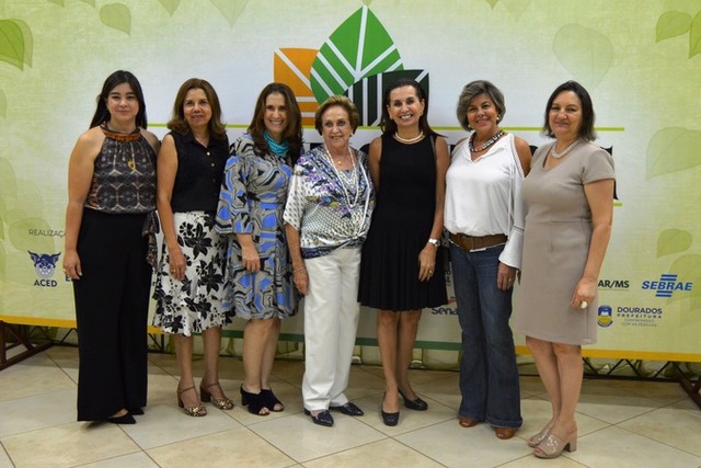 Diretoria da Aced com a comissão municipal do Hospital de Amor de Barretos
foto - Aced