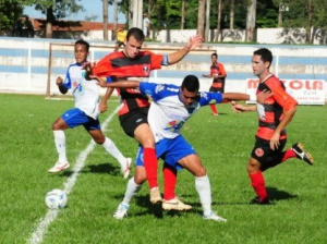Pelo regulamento, Águia Negra e Ivinhema poderiam se enfrentar em uma semifinal (Foto: Ivinhema Online)