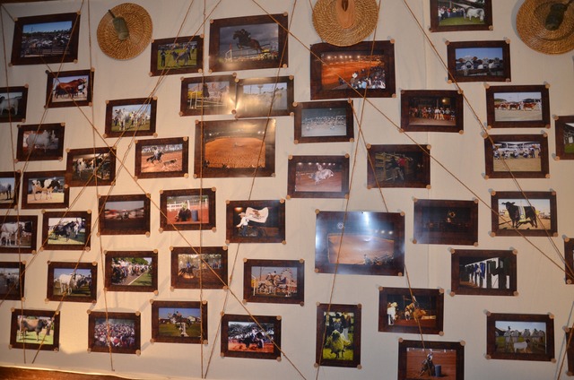 Kikão abre exposição com fotos que retratam a história da Expoagro