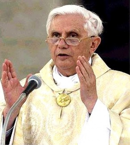 Bento XVI considera que o programa do cristão consiste em ter um coração unido a Deus para descobrir os necessitados e ajudá-los
