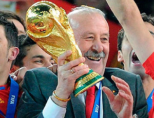 Vicente del Bosque comemora a conquista inédita
(Foto: EFE)
